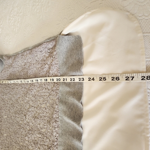 Share Simply Vera Wang Gray Crew Neck Front Lace White Women's Shirt Size L - Picture 4 of 7